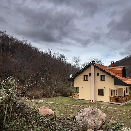 Nada Crni Vrh